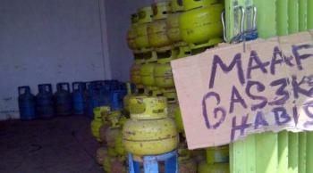 Beugh ! Rumah Makan "KB" di Pekanbaru Masak Lauk Pake Gas 3Kg